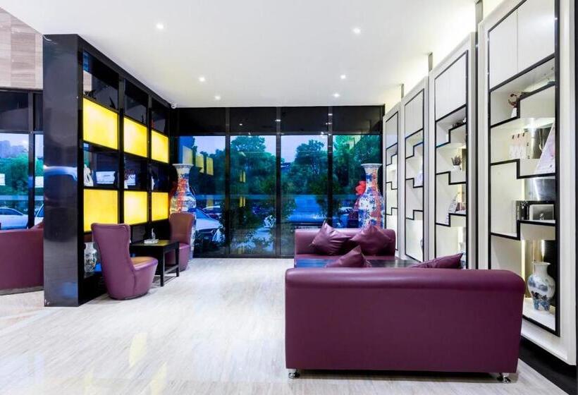 Lavande Hotel Nanchang West Railway Station Xinjian Branch