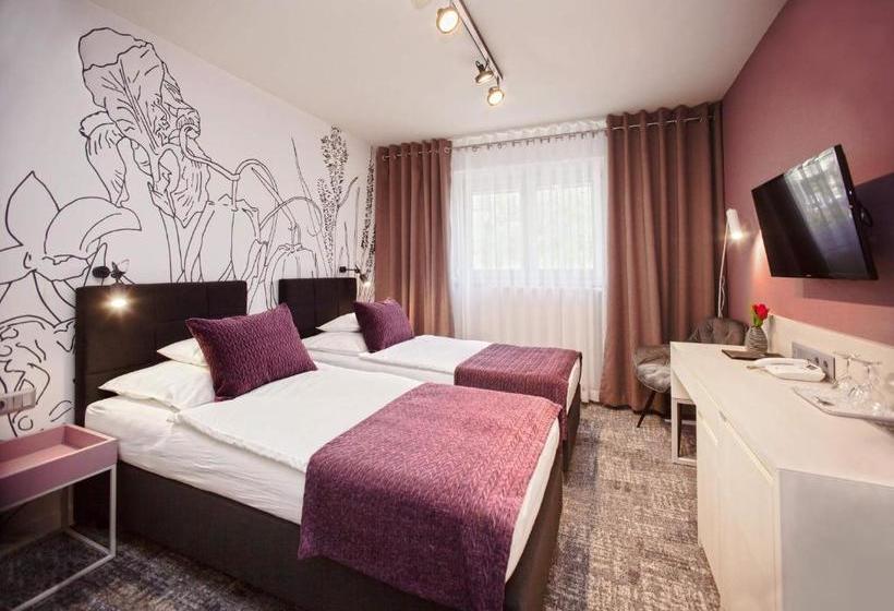 ベッドアンドブレックファースト Piccolo Panzió Vendéglő Vinoteca