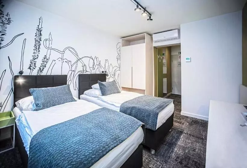 Aamiaismajoitus (B&B) Piccolo Panzió Vendéglő Vinoteca