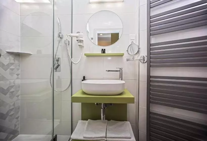 Aamiaismajoitus (B&B) Piccolo Panzió Vendéglő Vinoteca