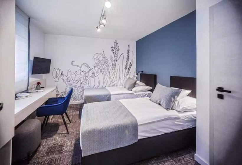 Aamiaismajoitus (B&B) Piccolo Panzió Vendéglő Vinoteca