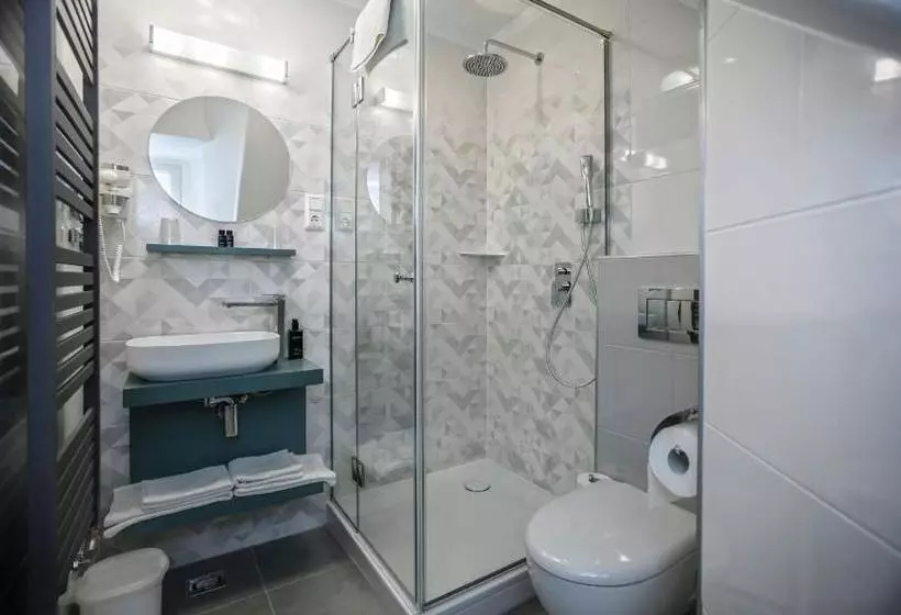 Aamiaismajoitus (B&B) Piccolo Panzió Vendéglő Vinoteca