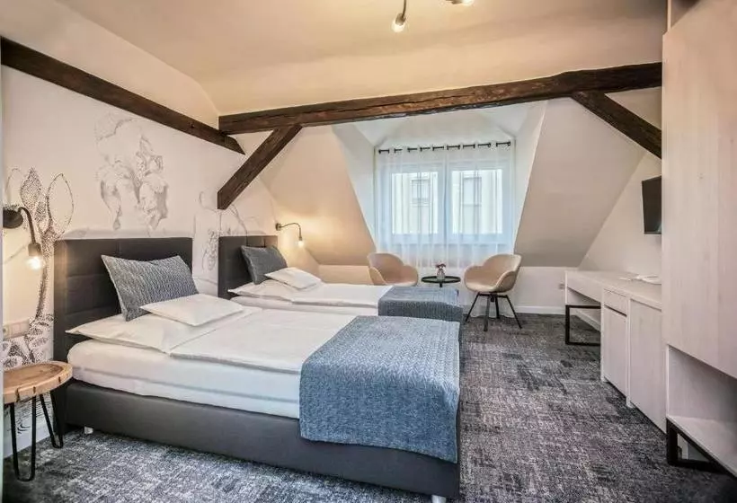 Aamiaismajoitus (B&B) Piccolo Panzió Vendéglő Vinoteca