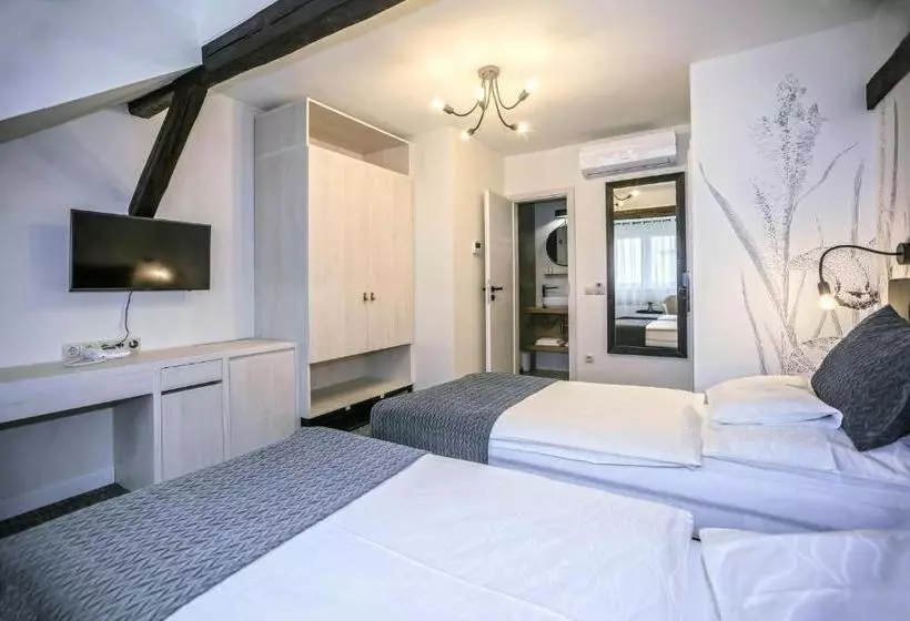 Aamiaismajoitus (B&B) Piccolo Panzió Vendéglő Vinoteca