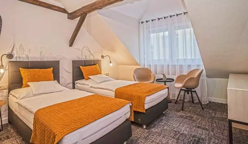 Aamiaismajoitus (B&B) Piccolo Panzió Vendéglő Vinoteca