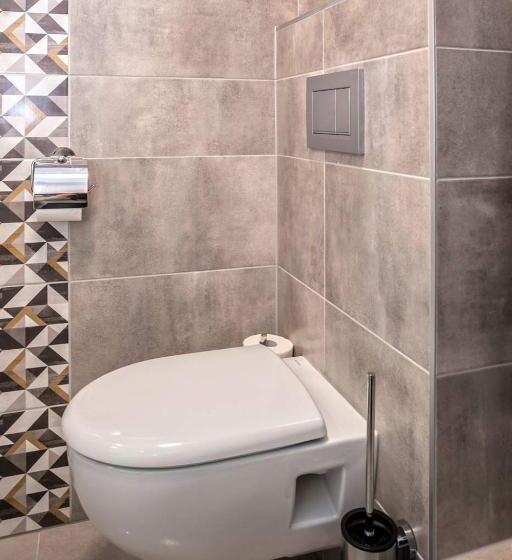 ベッドアンドブレックファースト Piccolo Panzió Vendéglő Vinoteca