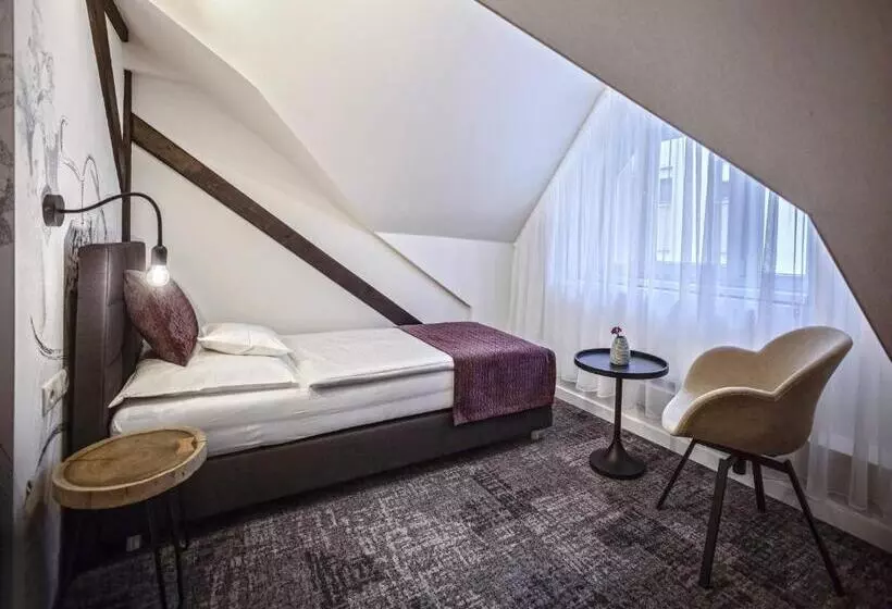 Aamiaismajoitus (B&B) Piccolo Panzió Vendéglő Vinoteca