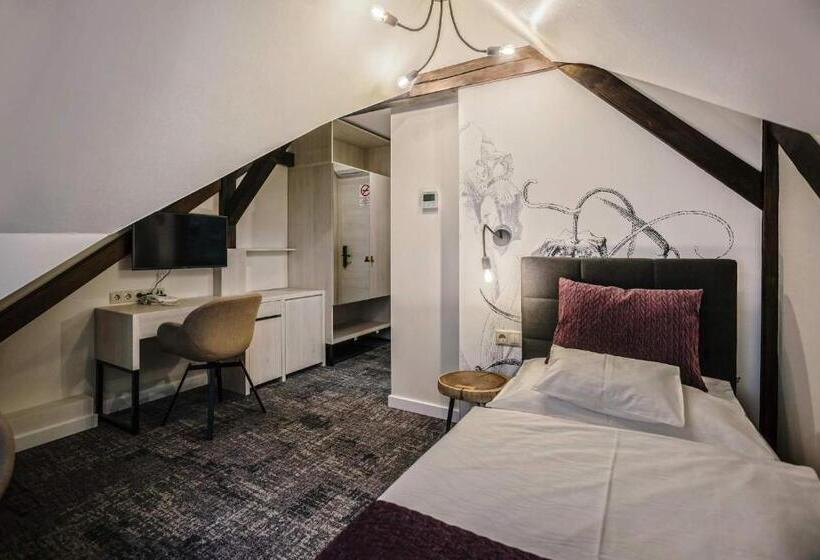 ベッドアンドブレックファースト Piccolo Panzió Vendéglő Vinoteca