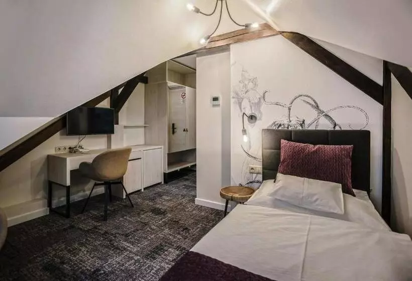 Aamiaismajoitus (B&B) Piccolo Panzió Vendéglő Vinoteca