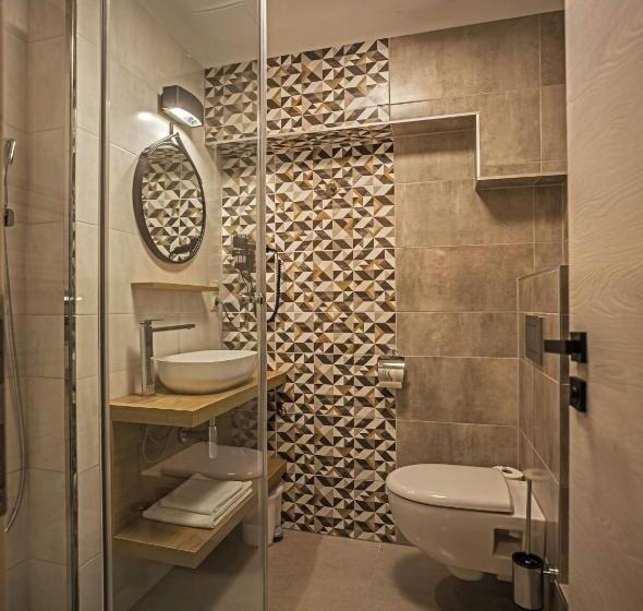 ベッドアンドブレックファースト Piccolo Panzió Vendéglő Vinoteca