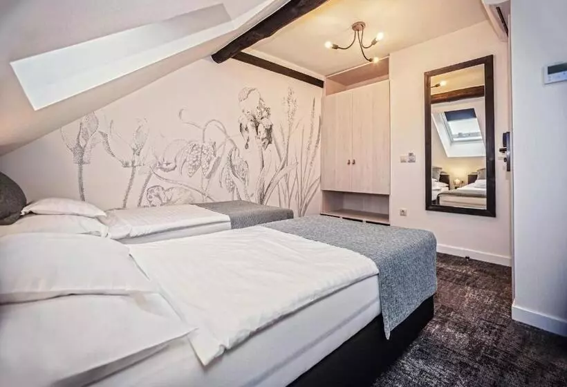 Aamiaismajoitus (B&B) Piccolo Panzió Vendéglő Vinoteca