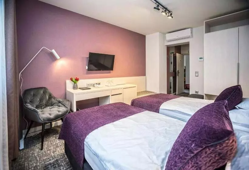 Aamiaismajoitus (B&B) Piccolo Panzió Vendéglő Vinoteca