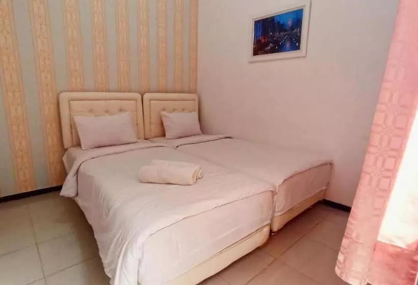 ホテル Oyo 3704 Dewandaru Homestay