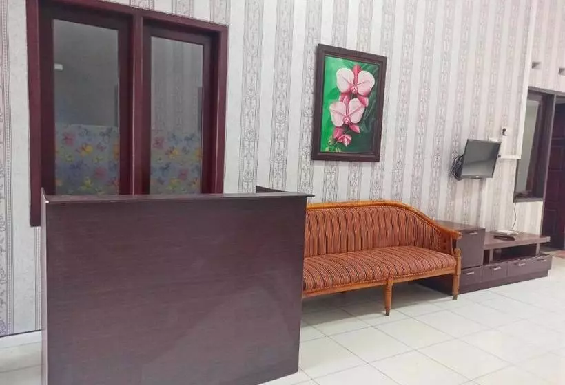 ホテル Oyo 3704 Dewandaru Homestay