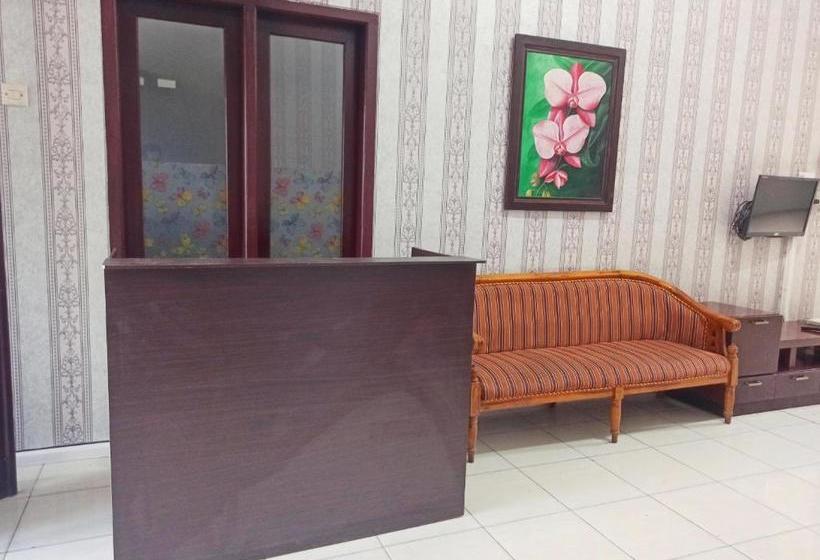 בית מלון כפרי Oyo 3704 Dewandaru Homestay