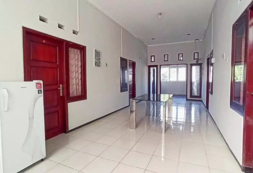 ホテル Oyo 3704 Dewandaru Homestay