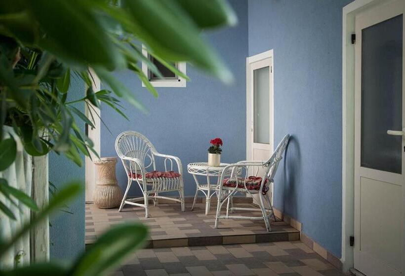 ベッドアンドブレックファースト Marevista