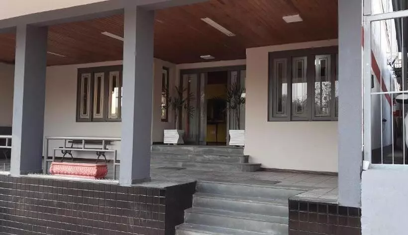 Hotelli Avenida Center