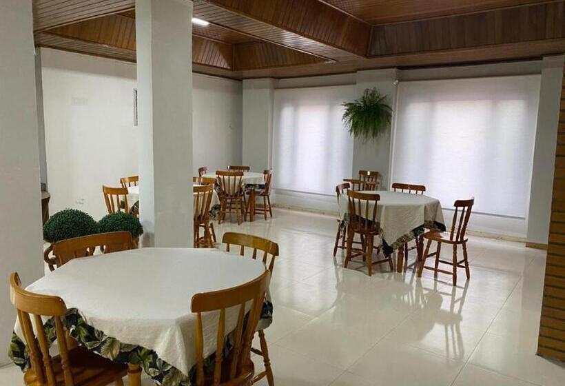 هتل Avenida Center