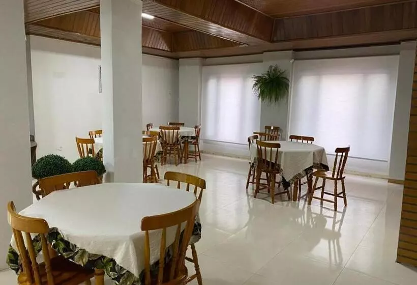 Hotelli Avenida Center