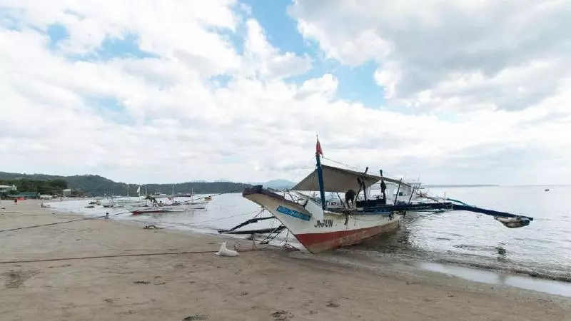 ホテル Reddoorz Plus At Lagoon Resort Zambales