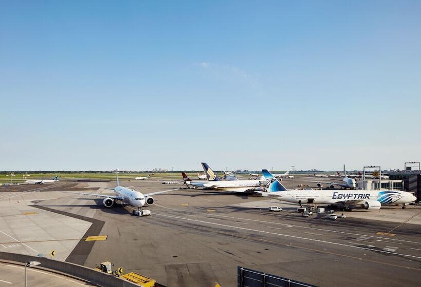 Twa Hotel At Jfk Airport