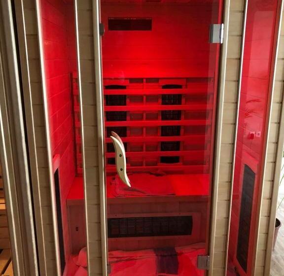 تختخواب و صبحانه Garden House