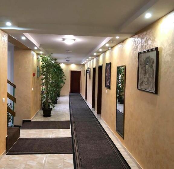 تختخواب و صبحانه Garden House