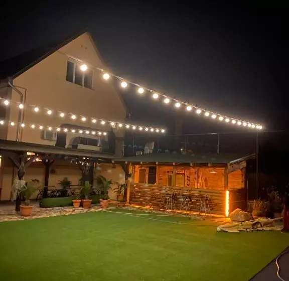 تختخواب و صبحانه Garden House