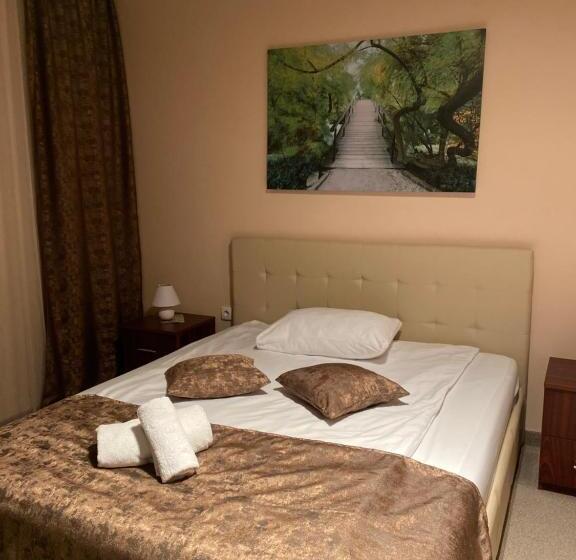 تختخواب و صبحانه Garden House