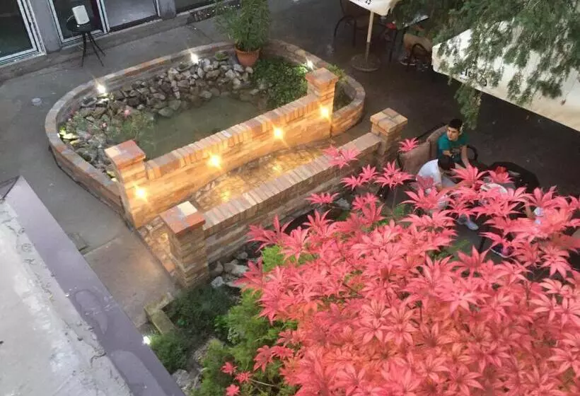 تختخواب و صبحانه Garden House