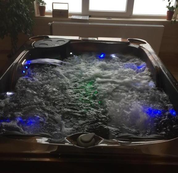 تختخواب و صبحانه Garden House