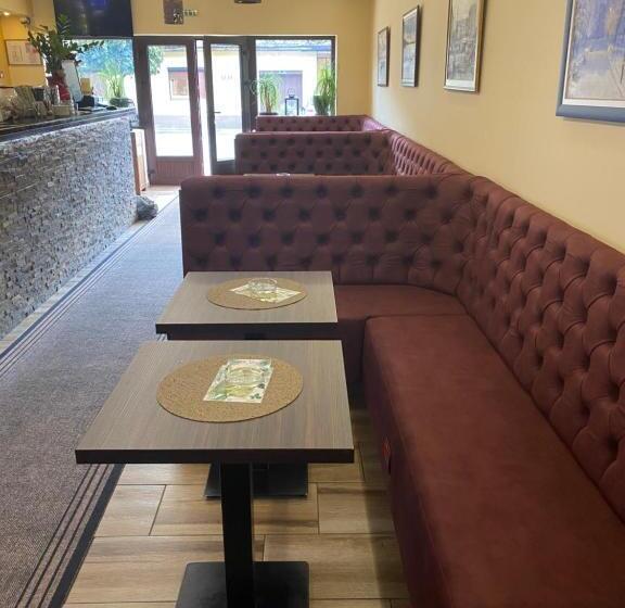 تختخواب و صبحانه Garden House