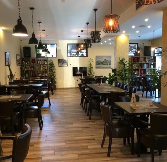 تختخواب و صبحانه Garden House