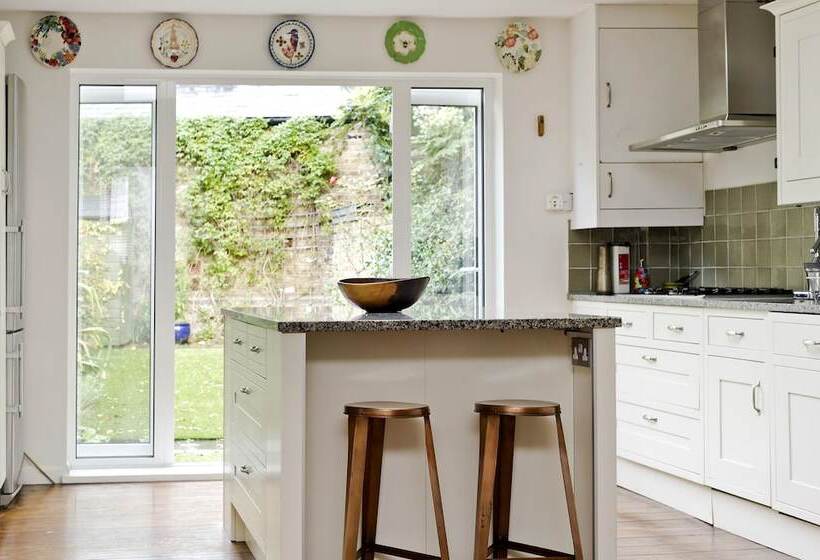 Fulham 4 Bed House & Garden Near Tube