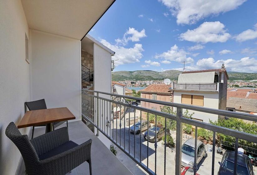 پانسیون Apartments & Rooms žaja