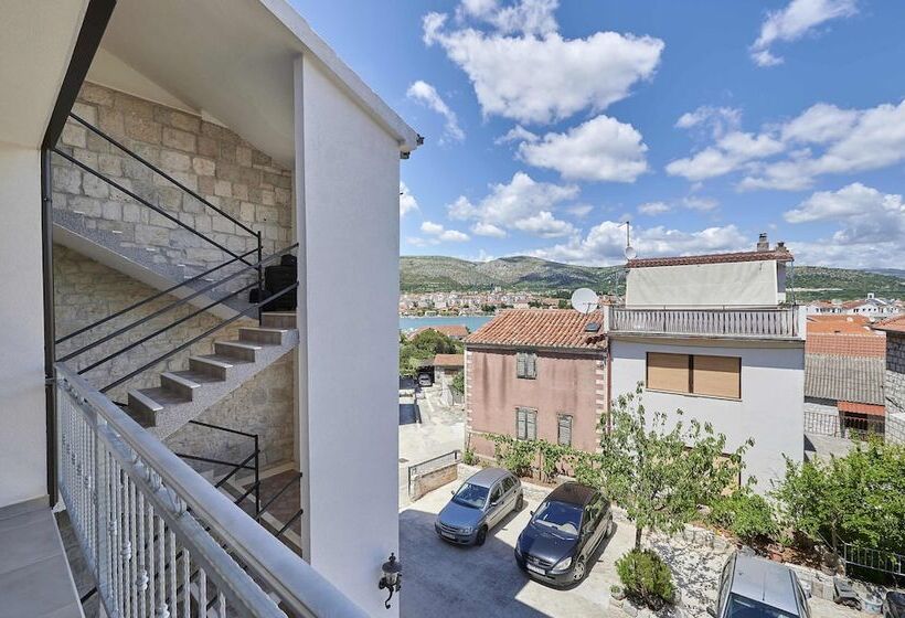 پانسیون Apartments & Rooms žaja