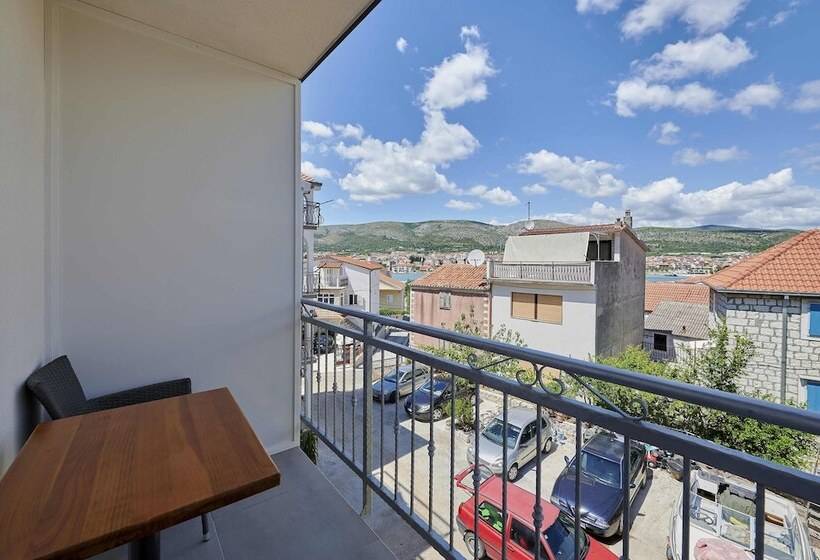 پانسیون Apartments & Rooms žaja