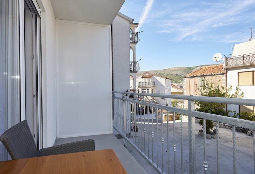 پانسیون Apartments & Rooms žaja