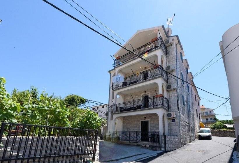 پانسیون Apartments & Rooms žaja