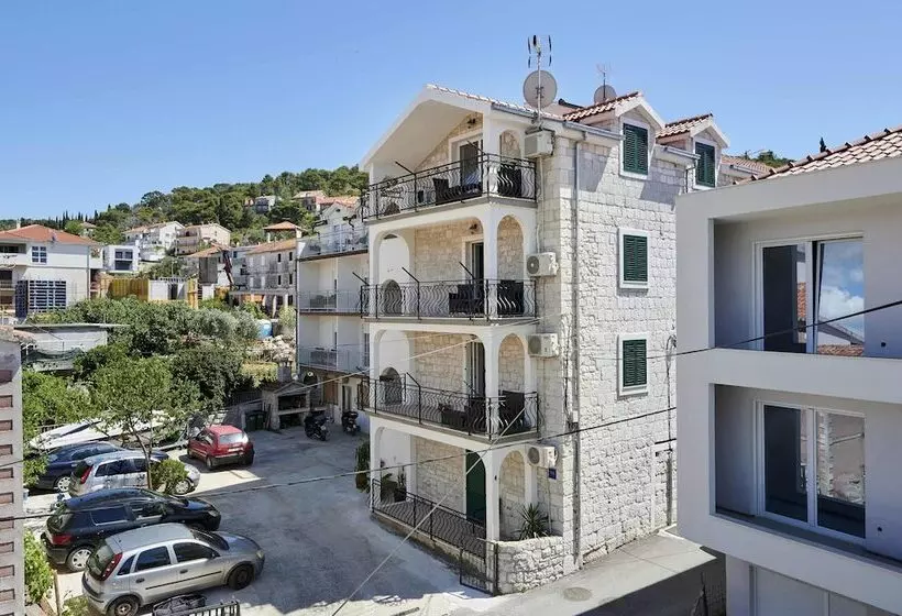 پانسیون Apartments & Rooms žaja
