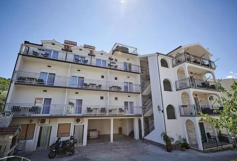 پانسیون Apartments & Rooms žaja