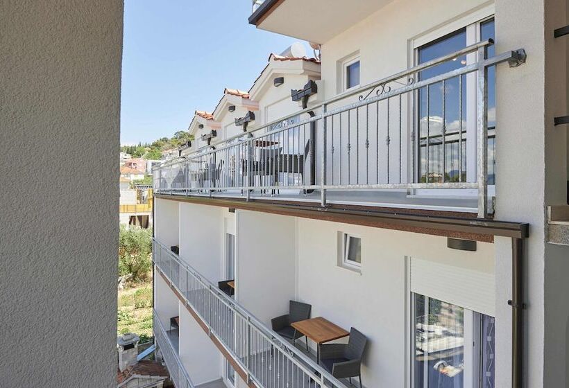 پانسیون Apartments & Rooms žaja