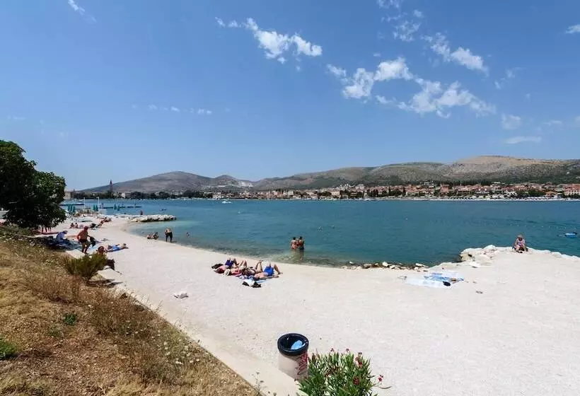 پانسیون Apartments & Rooms žaja