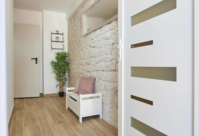 پانسیون Apartments & Rooms žaja