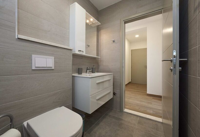 پانسیون Apartments & Rooms žaja