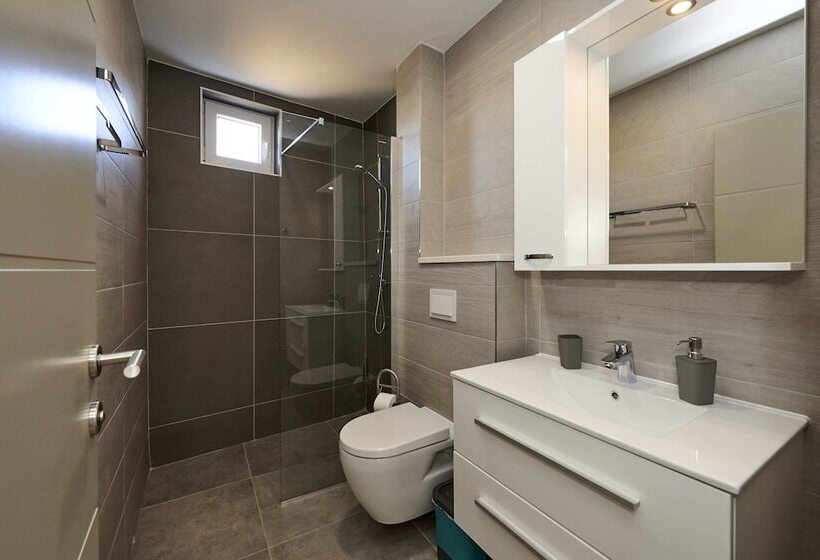 پانسیون Apartments & Rooms žaja