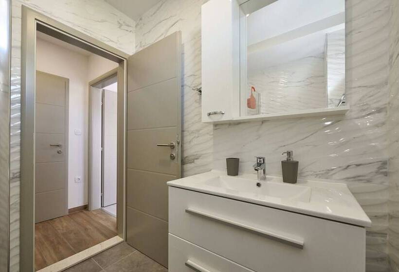 پانسیون Apartments & Rooms žaja