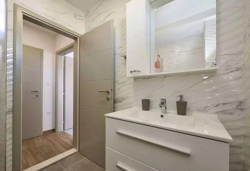 پانسیون Apartments & Rooms žaja