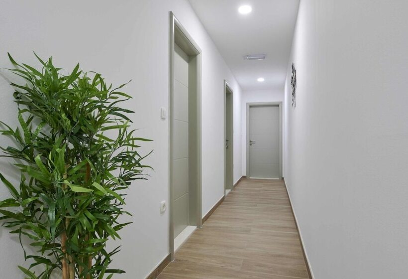 پانسیون Apartments & Rooms žaja